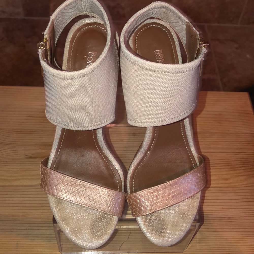 Donald J Pliner metallic gold heels